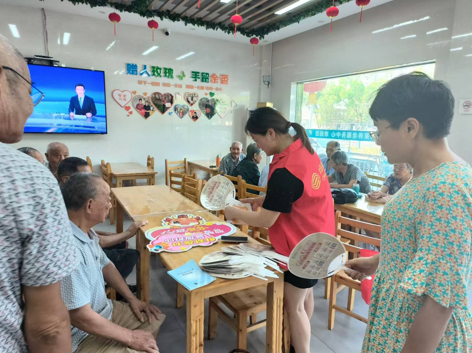 青岛移动与青岛海易科技联合李沧街道办举办“无忧上网，安享晚年”特色社区活动。