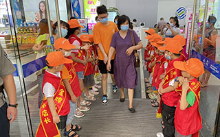 青岛移动2025年暑期活动，员工子女参观体验父母的一天~
